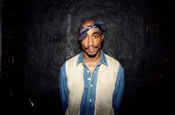 După 27 de ani, poliţia face percheziţii la o locuinţă în dosarul uciderii rapperului Tupac Shakur