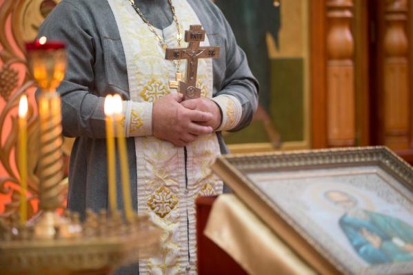 Preot din Vaslui, acuzat de enoriași că a dat în patima păcănelelor, după ce a împrumutat bani de la ei și a uitat să-i mai înapoieze