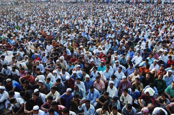 Umilință totală! Două femei din India au fost obligate să defileze dezbrăcate în fața unei mulțimi