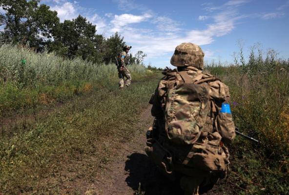 "Pentru fiecare 100 de metri de teren cucerit pierdem 4-5 soldaţi". Ucrainenii din prima linie au moralul răvășit