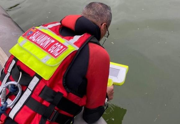 Medicul din Timişoara, înecat în lacul Gozna, găsit după trei zile. Scafandrii au folosit un aparat unic în România, bazat pe inteligenţa artificială