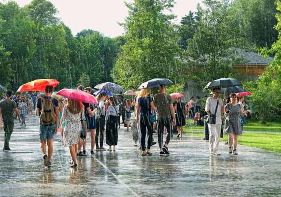 Vremea de mâine, 31 iulie. Temperaturile încep să scadă în aproape toată ţara. Vor fi averse însoţite de descărcări electrice