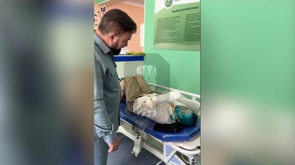 O jurnalistă din Rusia, bătută crunt de trupele cecene pentru că a încercat să relateze despre abuzurile regimului Kadîrov