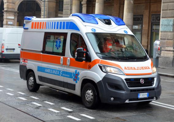 A primit o nouă şansă la viaţă. O tânără din Italia, care voia să se arunce de la etaj, salvată de vecinul de dedesubt. Pensionarul i-a devenit înger păzitor