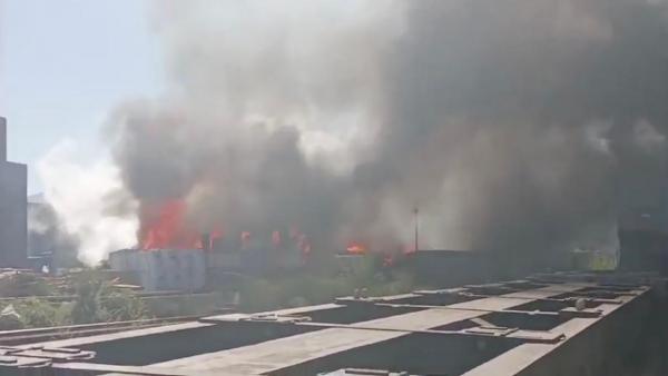 Incendiu puternic la un terminal de păcură din cel mai mare port rusesc de la Marea Neagră. Nu este clar dacă e un atac ucrainean