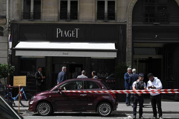 Magazinul de lux din centrul Parisului a fost jefuit
