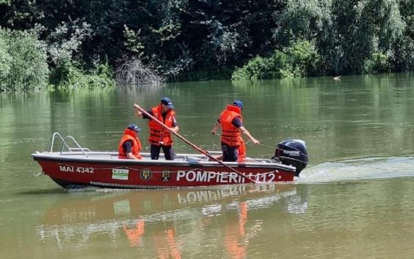 Bărbat de 32 de ani, plecat la pescuit, găsit mort în lacul Sântimreu din Bihor. Trupul neînsufleţit, scos la mal de pompieri