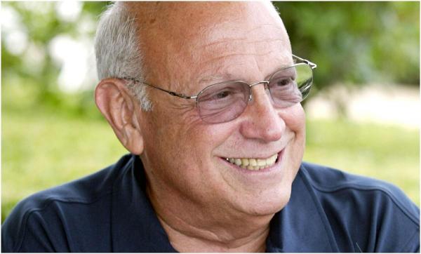 David Jacobs a murit la 84 de ani. Creatorul serialului Dallas se lupta Alzheimer de mai mulţi ani