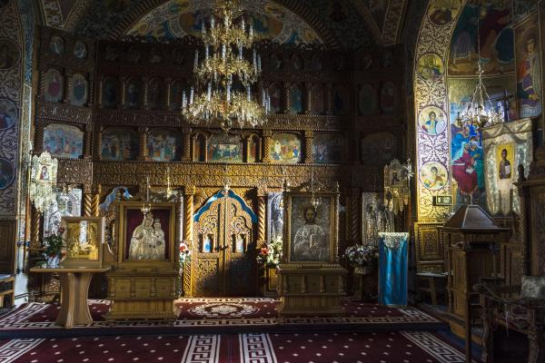 Cutia cu oase din podul bisericii: anchetă la Târgu Jiu, după ce fragmentele de schelet uman au fost găsite accidental