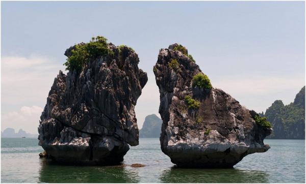 „Stâncile care se sărută” din Vietnam riscă să se prăbușească. Motivul pentru care acestea se degradează