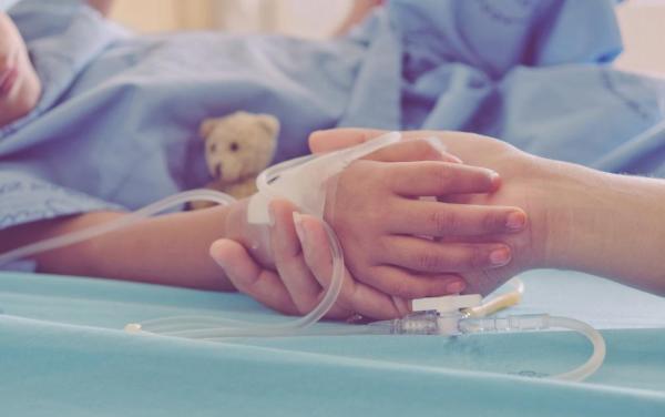 Patru copii din Ialomiţa, în stare gravă după ce mama lor i-a spălat cu insecticid pentru combaterea râiei. Voia să îi scape de păduchi
