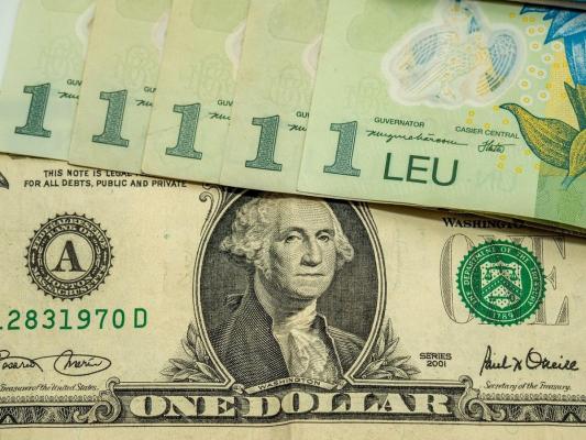 Leul românesc a prins o zi bună în raport cu dolarul american