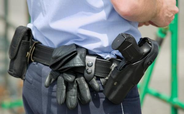 Polițist din Galați, prins de o femeie în timpul unui gest oribil. Agentul se autosatisfăcea într-o scară de bloc