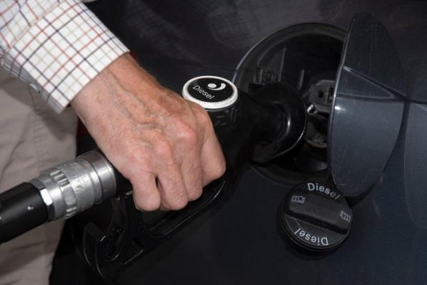 Preţurile la motorină standard şi motorină premium sunt în continuă creştere
