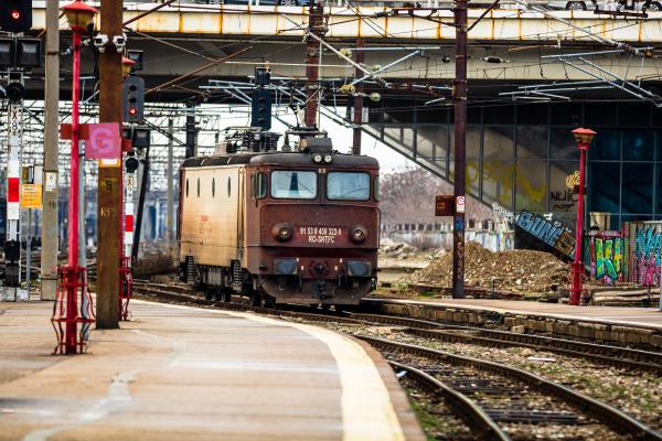 tren România