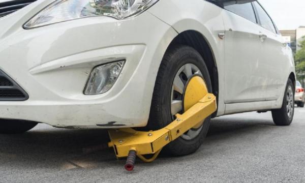 Oraşul din România unde maşinile parcate ilegal n-au mai fost ridicate din 2017. Se pregătesc schimbări drastice pentru şoferi