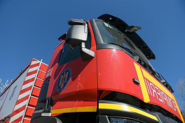 Incendiu de vegetaţie în Pleşoiu: Un bărbat a murit în timp ce încerca să stingă flăcările