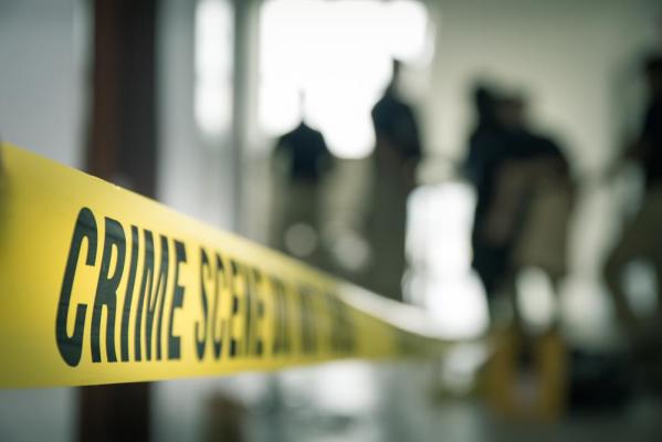 Un băieţel de 6 ani găsit mort într-un apartament. Tatăl sunase la pompe funebre şi a anunţat că îl pune în frigider pentru a-l conserva. Francezul a fost arestat