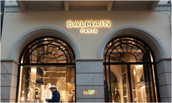 Colecţia Balmain, furată cu câteva zile înainte de prezentare, după ce camionul care transporta hainele a fost jefuit