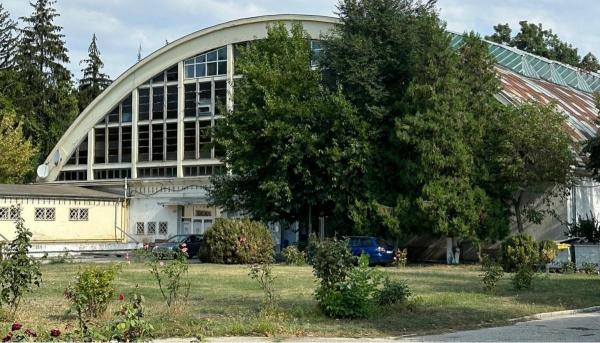 Reabilitarea bazinului de înot din Bucureşti ar urma să coste aproape un milion de lei