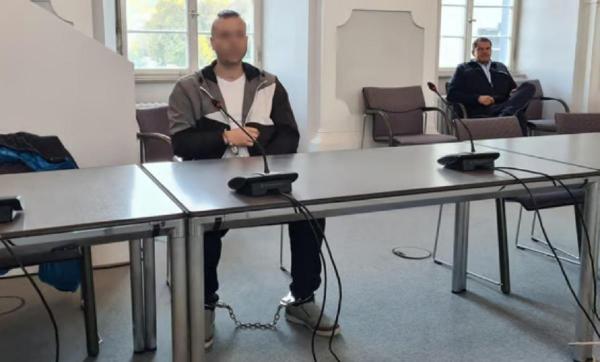 Un român l-a ucis pe vecinul iubitei, apoi a adormit dezbrăcat. S-a plâns poliţiştilor că îl dor mâinile de la pumnii daţi victimei