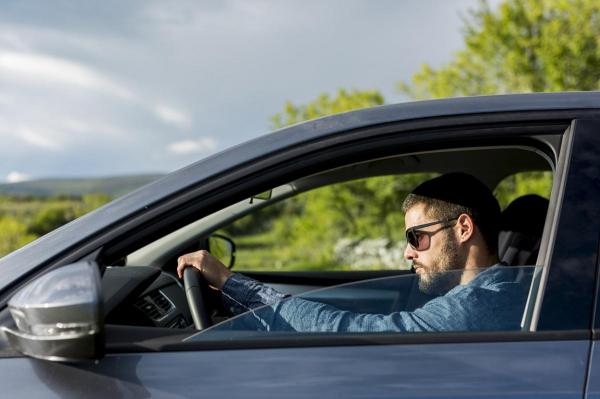 Şoferii români ar putea avea nevoie de permis de conducere internaţional în ţările din afara Uniunii Europene
