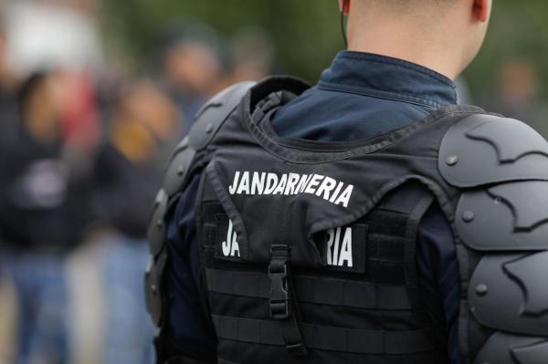 Bărbatul avea asupra sa 26 de plicuri cu un praf alb.