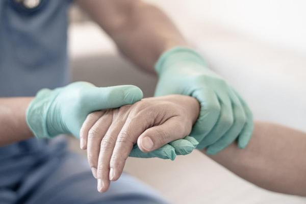 A cerut să fie eutanasiată medical, dar a sfârşit sufocată cu o pernă pentru că medicul nu îi administrase doza corectă. Familia femeii, în stare de şoc 
