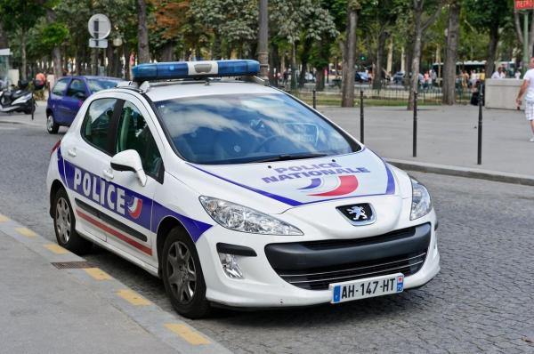 maşină de poliţie din Franţa