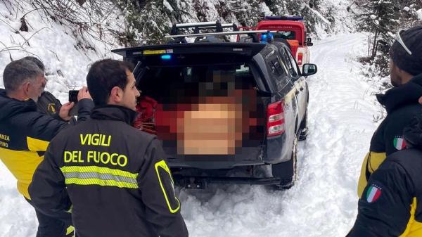 Înmormântare anulată, după ce sicriul s-a rătăcit timp de 24 de ore. Şoferul dricului se oprise întâi să viziteze nişte rude şi a rămas înzăpezit, în Italia