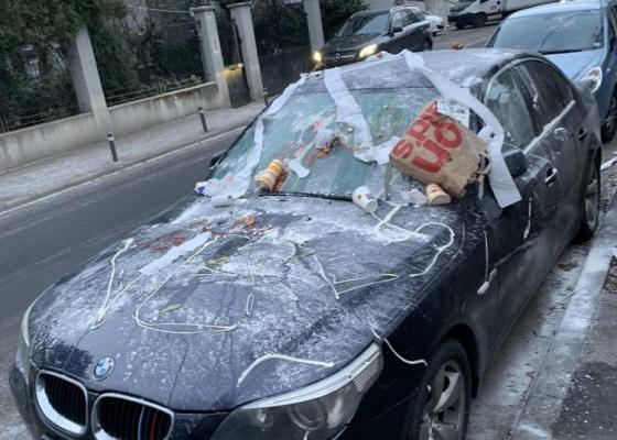 Pedeapsa primită de șoferul unui BMW după ce a parcat neregulamentar. "Poate alerga cineva cu o pungă de McDonald's și n-a văzut mașina"