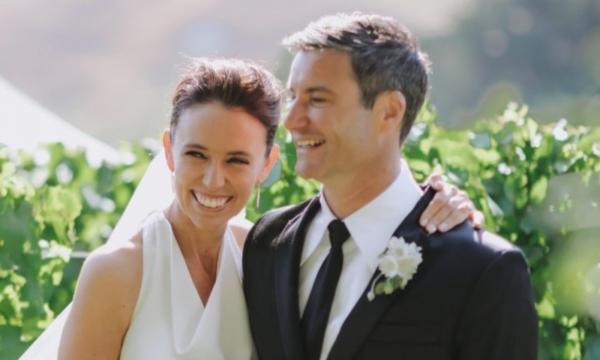 Jacinda Ardern s-a căsătorit cu Clarke Gayford