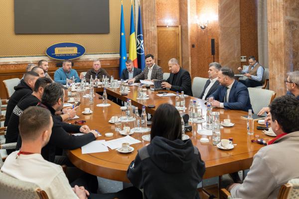 Ciolacu anunță că a cerut miniștrilor să urgenteze adoptarea soluțiilor cerute de fermieri și transportator