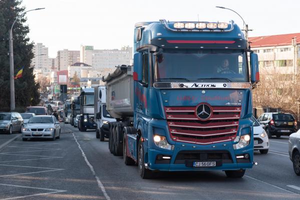 Nicuşor Dan a respins solicitarea transportatorilor şi fermierilor pentru a protesta în Piaţa Victoriei. Voiau să aducă 15.000 de vehicule în centru