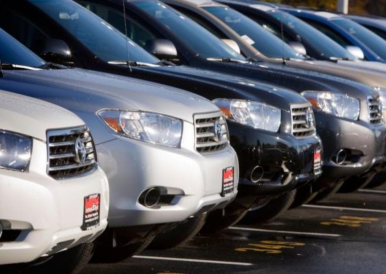 Maşini de vânzare 2024. Cum îşi aleg şoferii noua maşină: 1 din 4 urmează aceeaşi metodă