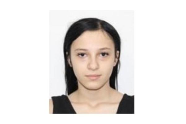 Minoră de 15 ani, căutată de familie la o lună după ce a dispărut, în Bucureşti. Ioana Cristina a fost dată în urmărire naţională