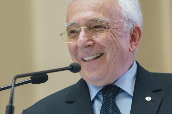 Cu cât se vinde noua monedă lansată de BNR. Mugur Isărescu: "Sperăm să se bucure de succes"