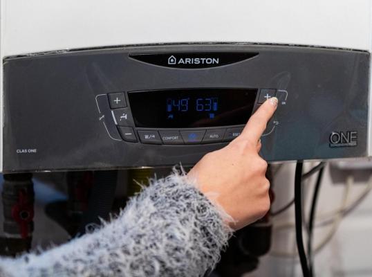 Tot mai mulţi români apelează la ajutorul centralelor termice pentru a-şi asigura încălzirea locuinţelor pe perioada sezonului rece