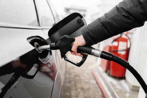 Preţurile la carburanţi sunt în scădere, faţă de zilele precedente