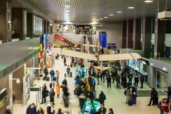 Zboruri de doar 40 de minute din Bucureşti către o staţiune de schi de vis. Transportul până pe munte va fi asigurat