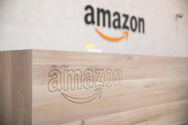 Gigantul american Amazon, dat în judecată în România. Un angajat a obținut daune morale de 200.000 lei. Reacția companiei