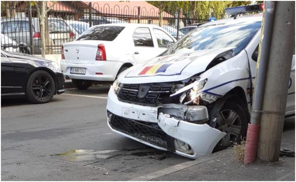 Maşină de poliţie