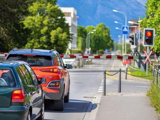 Oraşul din Europa care ar putea interzice maşinile SUV. Măsura vine după un accident teribil