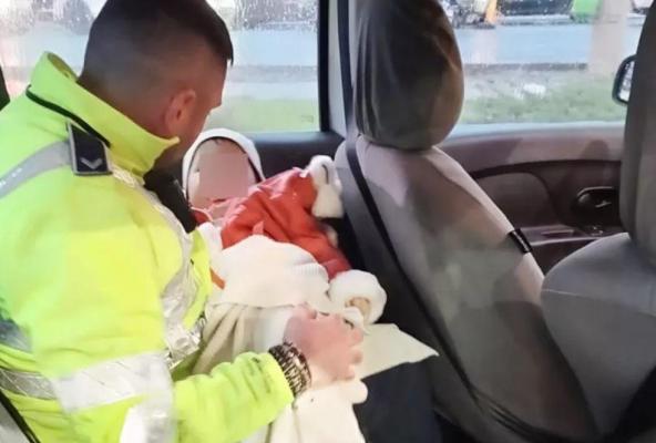 Doi polițiști din Iași, părinți de ocazie pentru o fetiță de un an, după ce mama sa a fost implicată într-un accident rutier