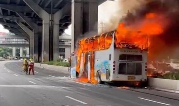 Cel puțin 23 de morți în autobuzul şcolar cuprins de flăcări, în Thailanda