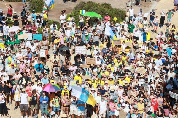 Proteste masive în Insulele Canare faţă de turismul excesiv. Oamenii se plâng că turiştii epuizează resursele naturale şi cresc costul vieţii