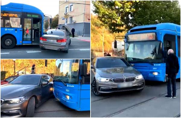 Autobuz plin cu pasageri, implicat într-un accident pe un drum din Reșița. Gestul nesăbuit al unui șofer de BMW a provocat totul