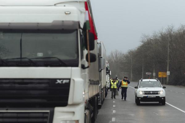 Circulaţia camioanelor de mare tonaj, restricţionată în Ungaria miercuri. Atenţionare de călătorie emisă de MAE