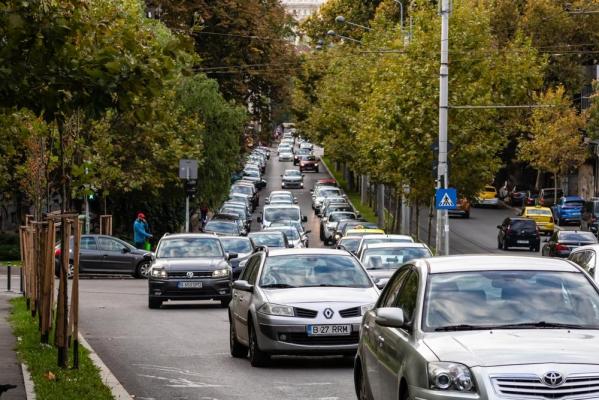 Restricţii de circulaţie în Capitală de vineri până duminică. Sâmbătă mai multe artere centrale vor fi blocate