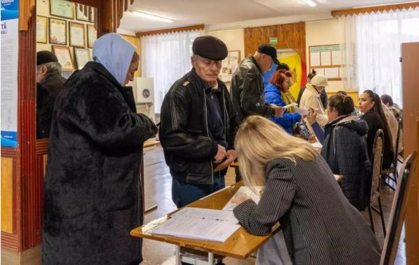 Cum au cumpărat ruşii votul din Moldova cu bani murdari. 39 de milioane de dolari au intrat în conturile a 138.000 de moldoveni
